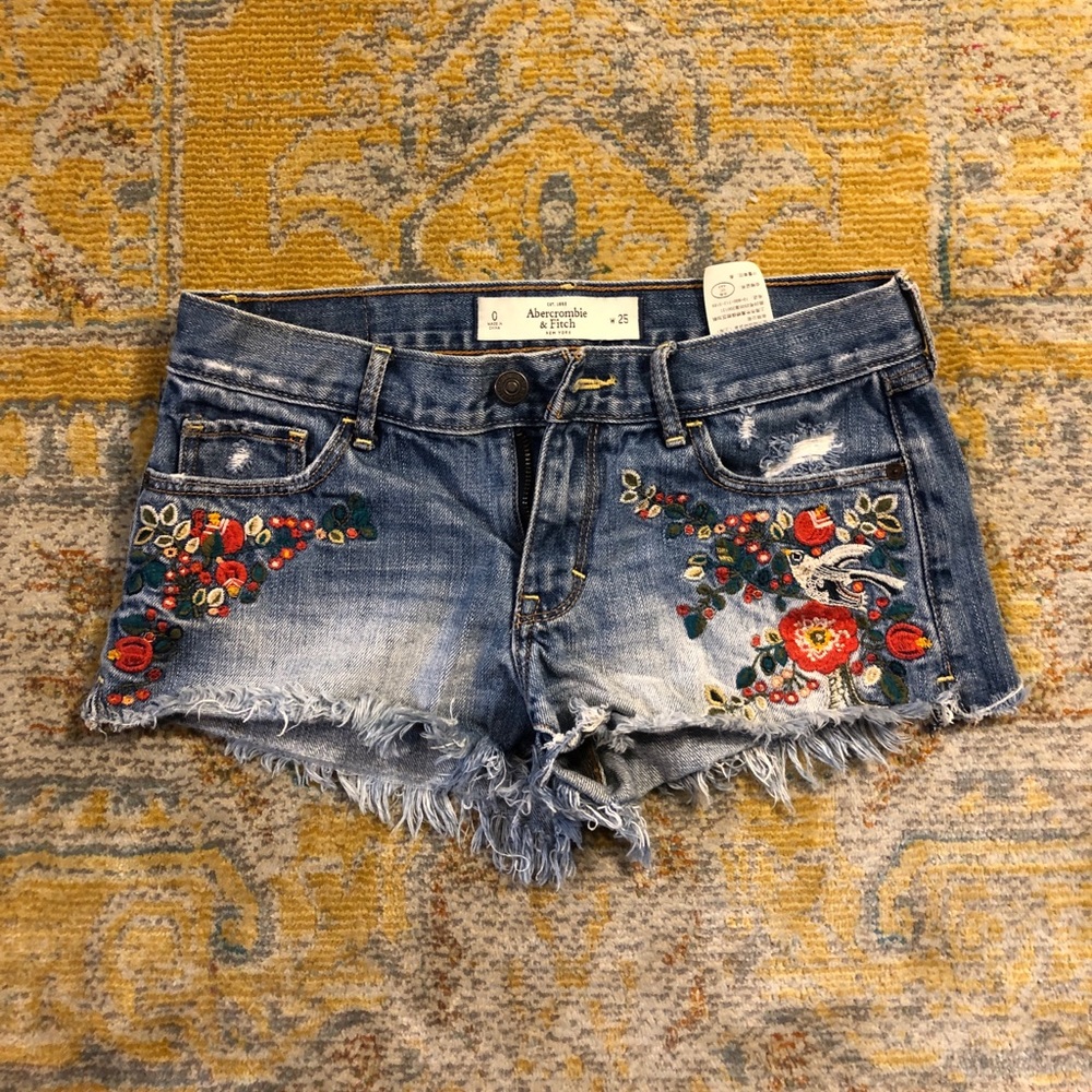 ABERCROMBIE EMBROIDERED FLORAL JEAN CUTOFF SHORT